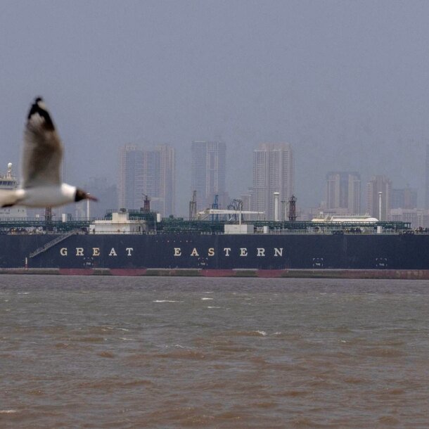 iran-da-nhan-de-xuat-ngung-ban,-chua-chap-nhan-mo-lai-eo-bien-hormuz