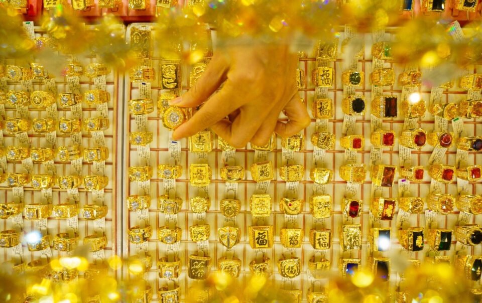 gia-vang-tang-du-doi,-dau-lao-doc-19%-sau-tuyen-bo-ngung-ban-cua-ong-donald-trump