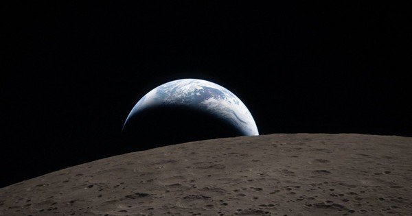 nasa-c&ocirc;ng-bo-buc-anh-lich-su-ve-canh-'tr&aacute;i-dat-lan'