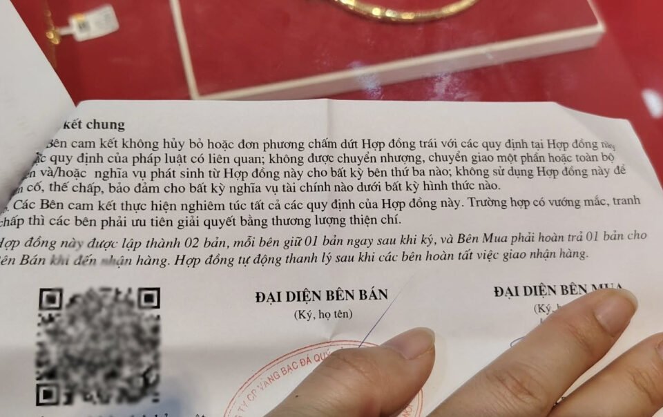 khach-mua-vang-dang-'cam-dao-dang-luoi'-van-ham