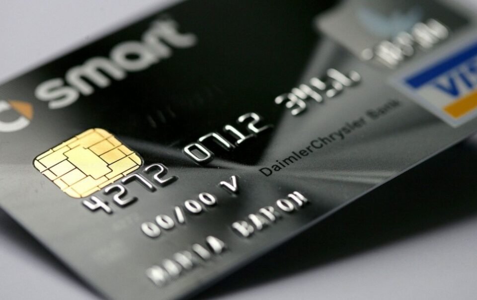 con-chip-tren-the-tin-dung-co-luu-tru-lich-su-chi-tieu-cua-ban?