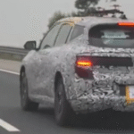 o-to-moi-cua-vinfast-lo-dien-tren-duong-thu,-sap-trinh-lang-viet-nam