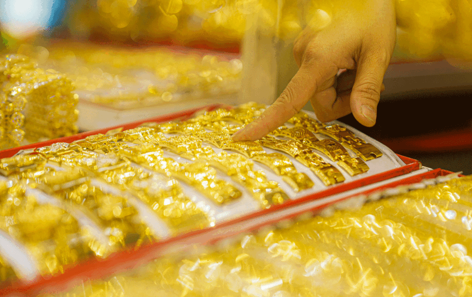 gia-vang-hom-nay-9/4/2026-tuot-doc-nhanh,-sjc-va-nhan-tron-‘boc-hoi’-3,5-trieu/luong