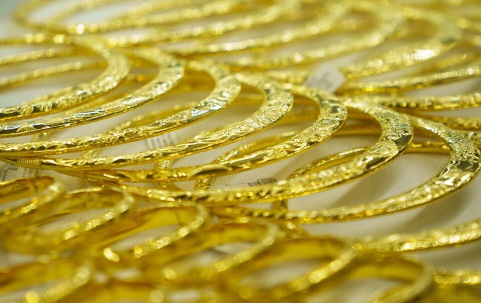 gia-vang-bien-dong-kho-luong,-du-bao-moc-cuoi-nam-2026