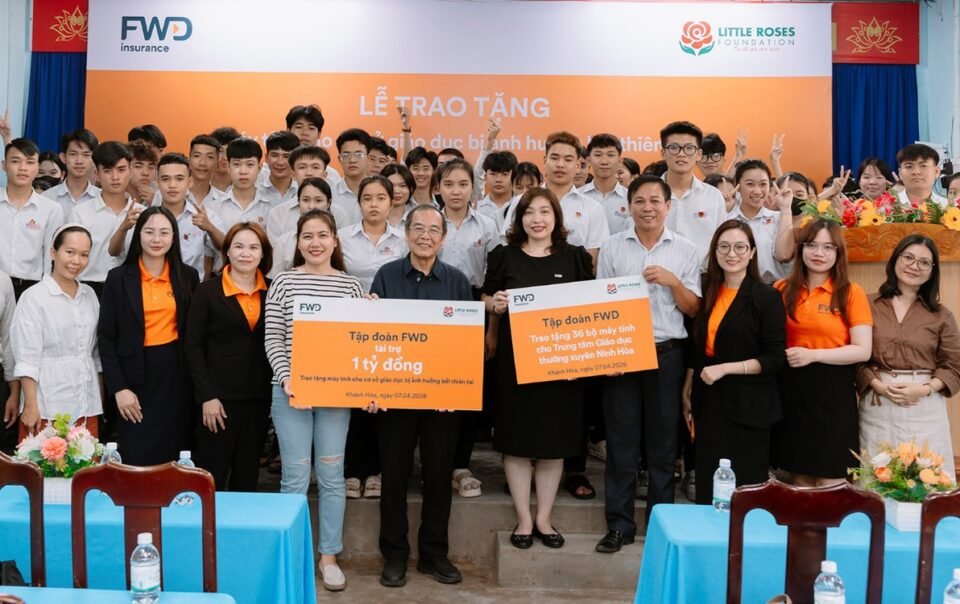 tap-doan-fwd-ho-tro-may-vi-tinh-cho-hoc-sinh-khanh-hoa-sau-bao-lu