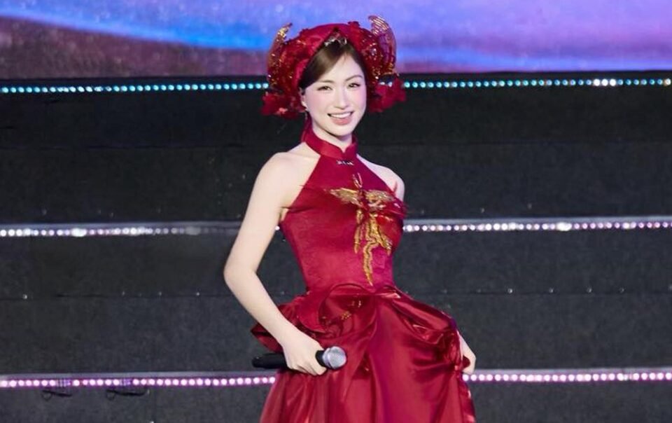 ‘am-vang-to-quoc’-quy-tu-hon-2000-nghe-si,-40.000-khan-gia-tai-san-my-dinh