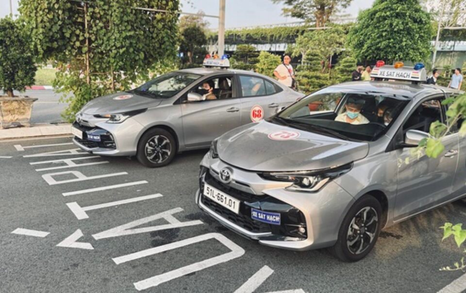 tu-1.7,-thi-bang-lai-o-to-duoc-dung-xe-dien,-xac-thuc-nhan-dien-khuon-mat