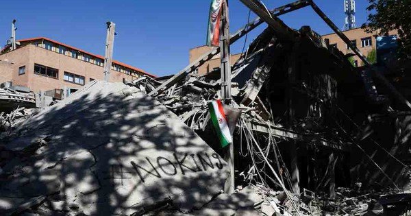 my-–-iran-ngung-ban-mong-manh-giua-bat-dong-s&acirc;u-sac