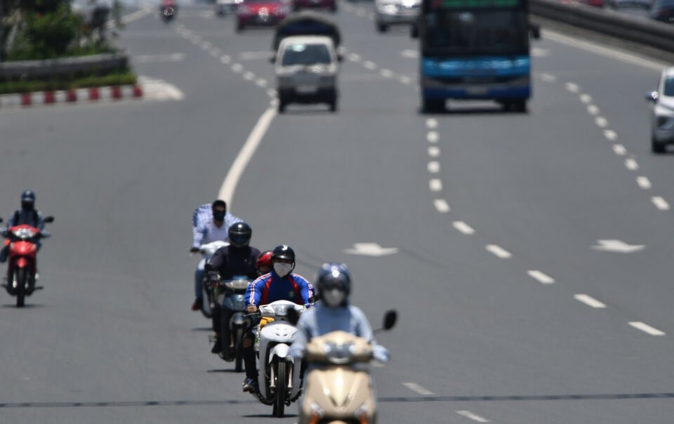 nang-nong-du-doi-bao-trum-ca-nuoc,-tam-diem-mien-trung-lien-tiep-vuot-40-do