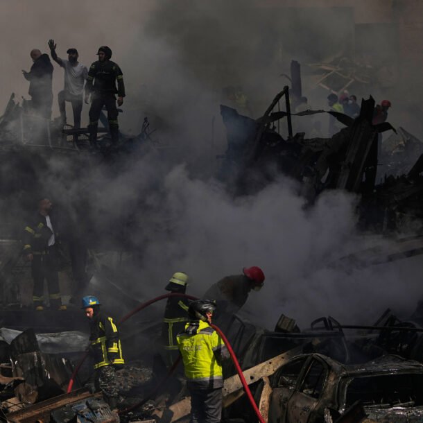 iran-dong-eo-bien-hormuz,-doa-huy-lenh-ngung-ban