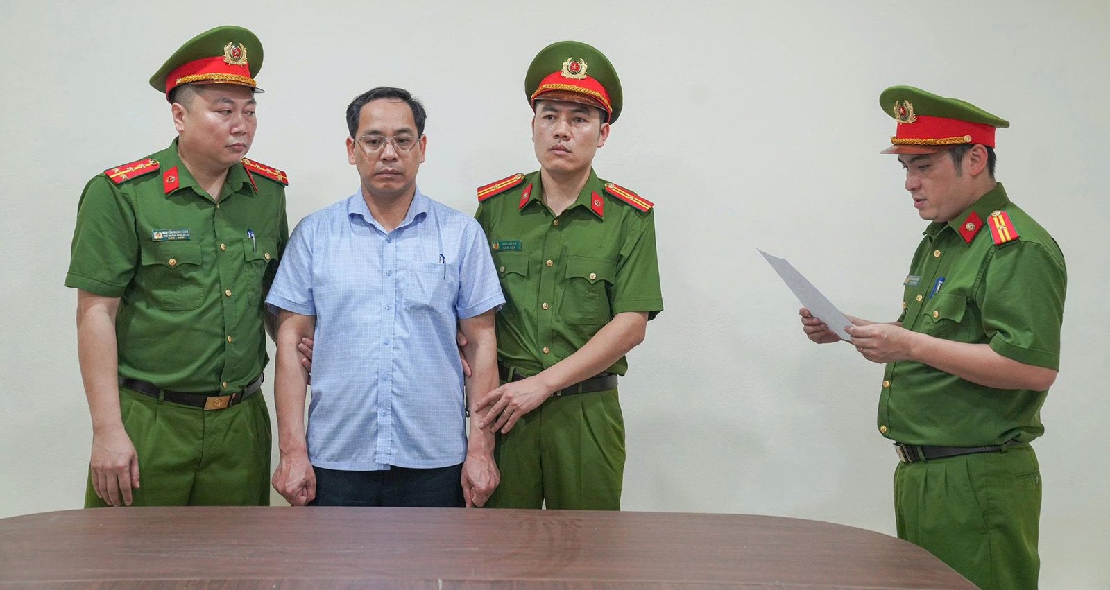 phu-tho:-bat-giam-doc,-hieu-truong-'an-chan'-tien-tro-cap-cua-nguoi-yeu-the