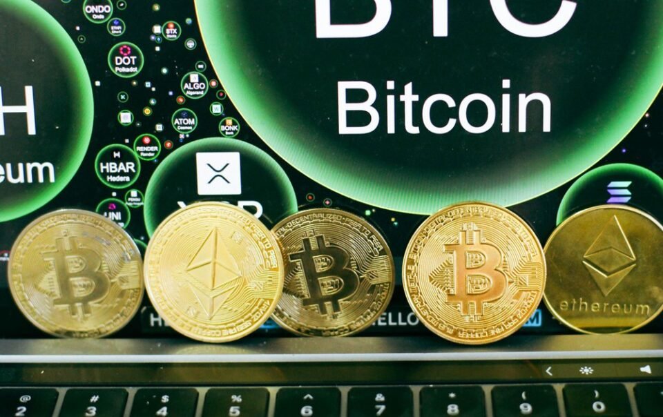 gia-bitcoin-hom-nay-94.2026:-btc-da-cham-day,-rui-ro-luong-tu-bi-thoi-phong?