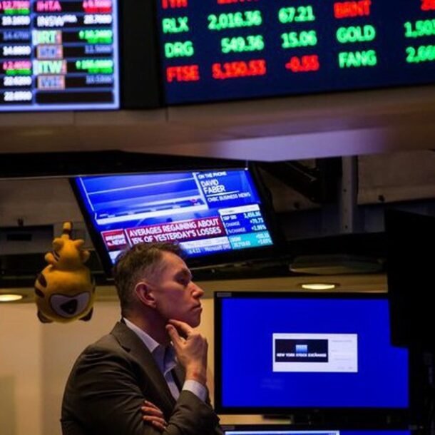 doc-nhanh-9-4:-gia-dau-dao-chieu;-chung-khoan-my-tang-hon-1.300-diem,-du-bao-vn-index