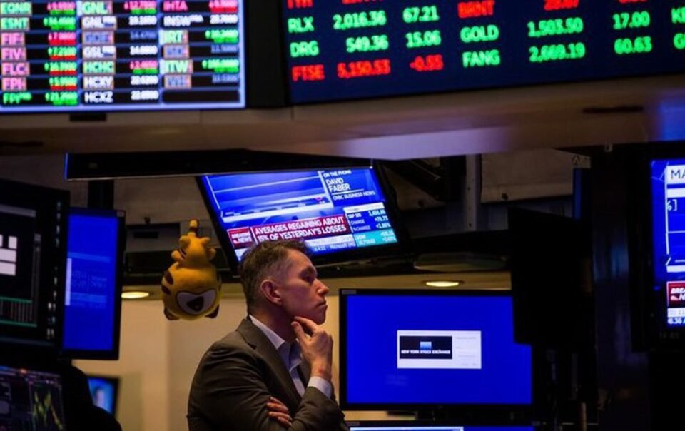 doc-nhanh-9-4:-gia-dau-dao-chieu;-chung-khoan-my-tang-hon-1.300-diem,-du-bao-vn-index