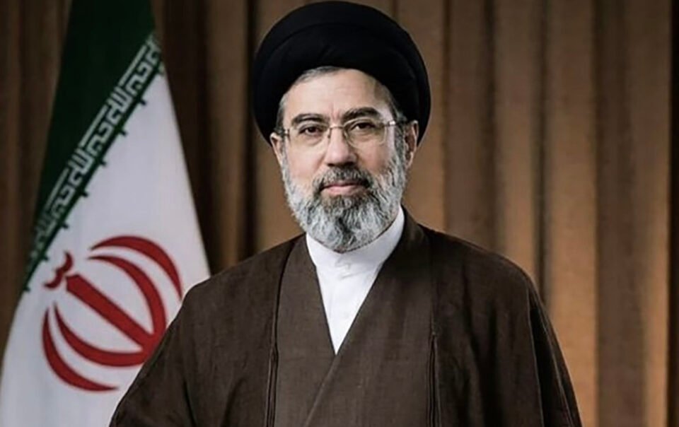 lanh-tu-toi-cao-iran-‘the’-tra-thu-cho-cha,-kiem-soat-hormuz-o-'giai-doan-moi'