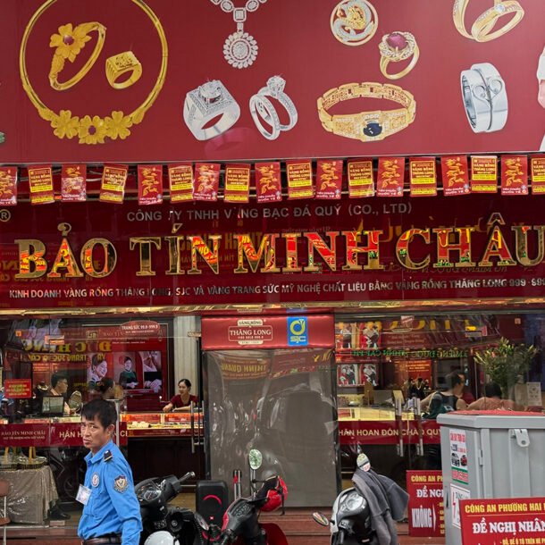 gia-vang-lao-doc,-'pho-vang'-vang-tanh,-bao-tin-minh-chau-ban-hang-kieu-moi