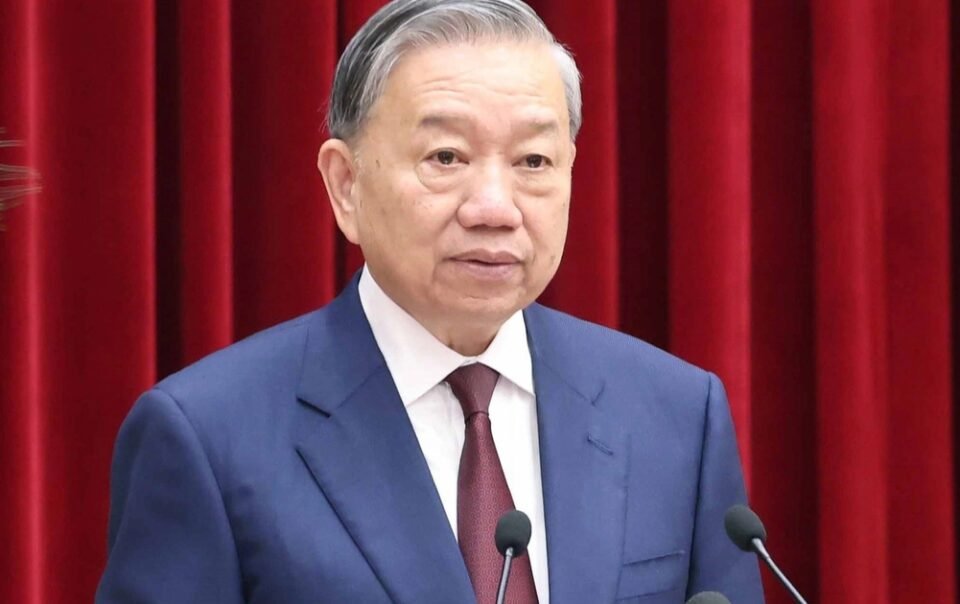 trung-uong-ban-hanh-quy-dinh-ve-cong-tac-chinh-tri,-tu-tuong-trong-dang