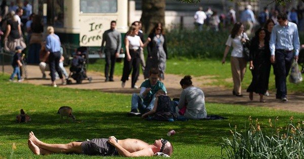 nang-n&oacute;ng-bat-thuong,-the-gioi-doi-mat-kh&iacute;-hau-'lech-chuan'