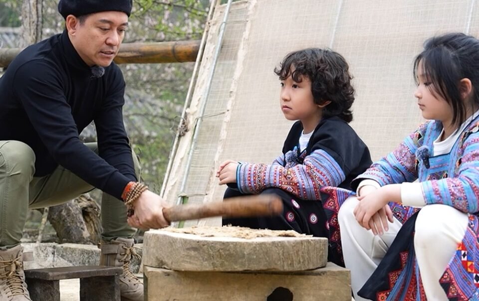 tuan-hung,-dang-khoi-‘ru-nhau’-tham-gia-‘me-vang-nha-ba-la-sieu-nhan’