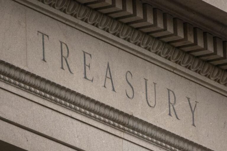 these-3-crypto-stocks-could-actually-beat-bitcoin-etfs,-says-td-cowen