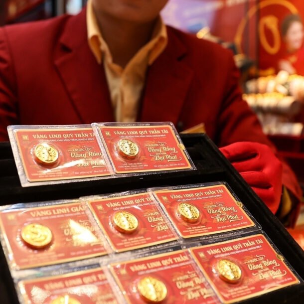 gia-vang-hom-nay-ngay-13/4/2026-roi-thang-dung,-vang-mieng-sjc-giam-manh