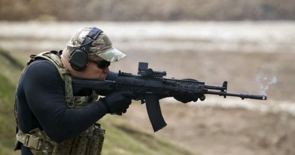 h&atilde;ng-san-xuat-s&uacute;ng-ak-47-dang-che-tao-&lsquo;dan-diet-uav&rsquo;