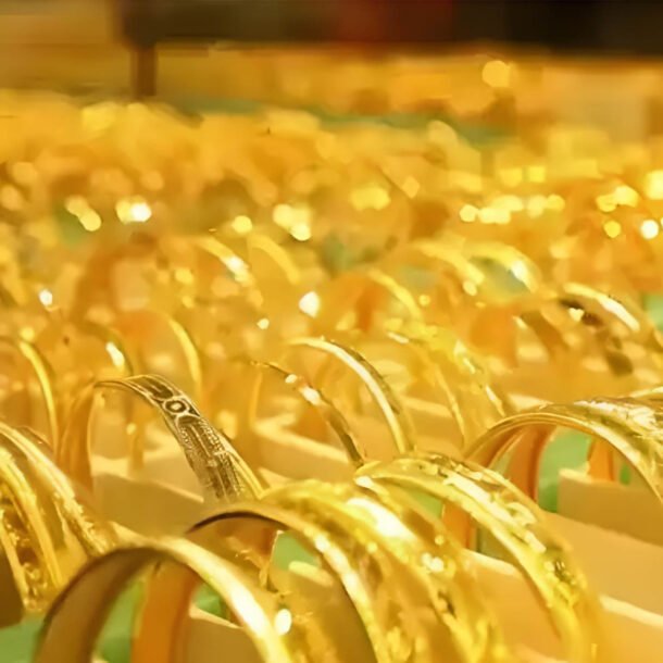 gia-vang-tang-vot-sau-khi-khach-chot-don-online,-cua-hang-'lat-keo'