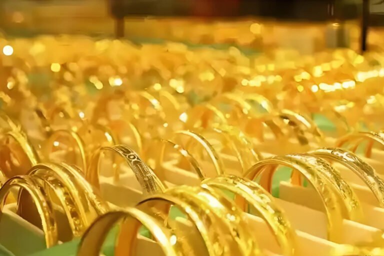 gia-vang-tang-vot-sau-khi-khach-chot-don-online,-cua-hang-'lat-keo'