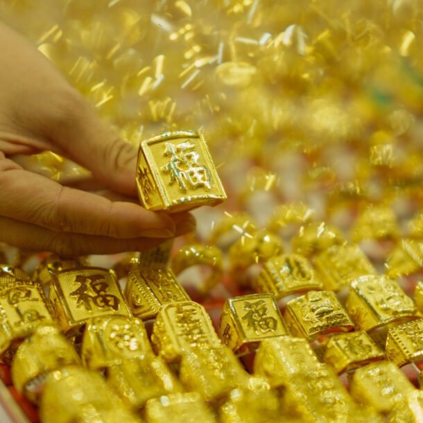 gia-vang-hom-nay-11/4/2026:-tiep-tuc-suy-yeu,-sjc-va-nhan-giam-ve-sat-172-trieu/luong