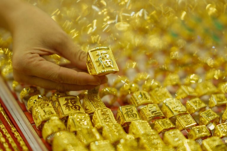 gia-vang-hom-nay-11/4/2026:-tiep-tuc-suy-yeu,-sjc-va-nhan-giam-ve-sat-172-trieu/luong