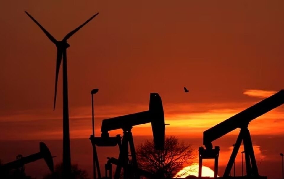 gia-xang-dau-hom-nay-134.2026:-the-gioi-tang-manh,-trong-nuoc-duy-tri-muc-thap