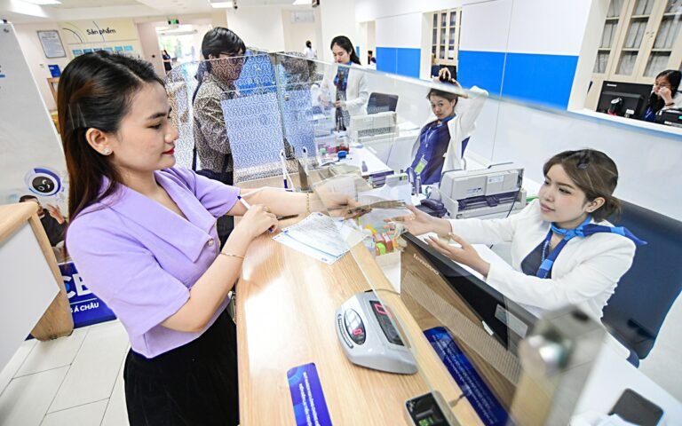 gan-20-ngan-hang-da-giam-lai-suat,-co-noi-ha-toi-3%/nam-lai-vay