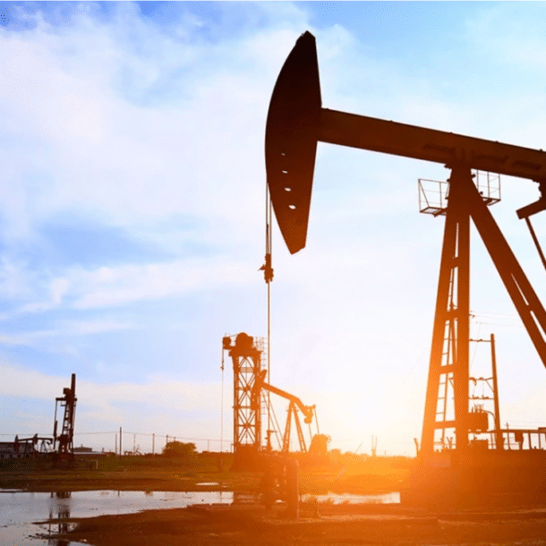 doc-nhanh-13-4:-gia-dau-vot-len-gan-104-usd/thung;-dong-usd-manh-len,-vang-giam