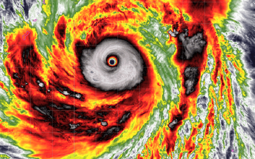 sieu-bao-sinlaku-tiep-tuc-manh-them,-gio-len-toi-212km/h