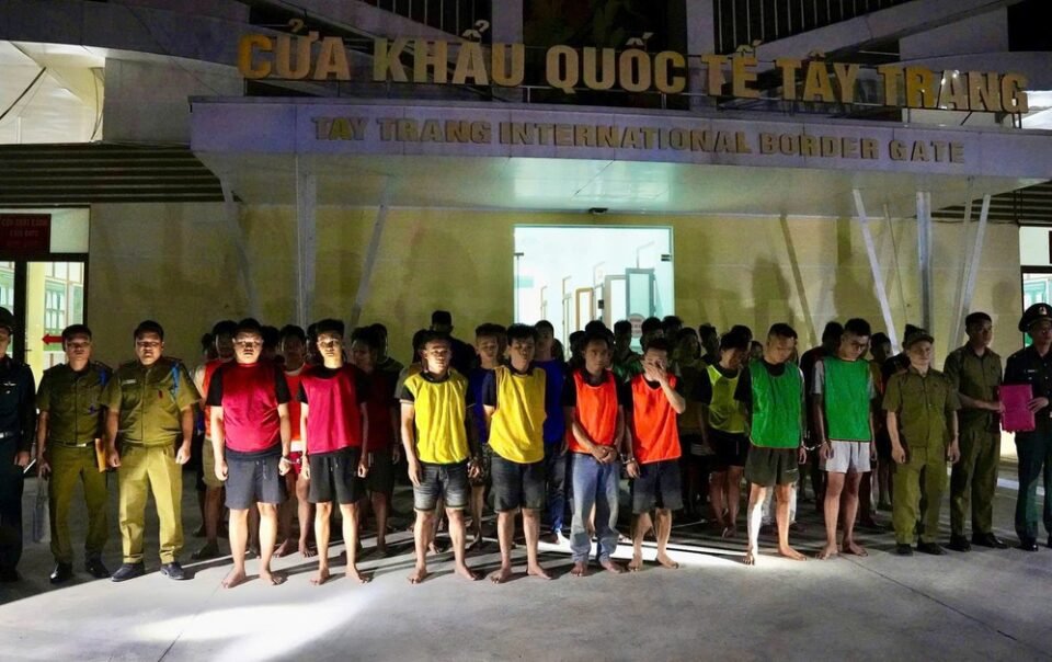 bat-nhom-lua-dao-5.000-nguoi-chiem-doat-hon-15-ti-dong-trong-20-ngay