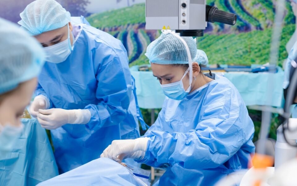 thiet-bi-ho-tro-phau-thuat-ca-chan-thuong-mat-phuc-tap