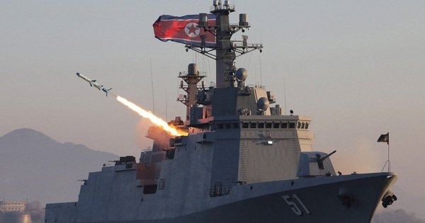 trieu-tiên-thu-tên-lua-tu-tàu-chien,-nhan-manh-ran-de-hat-nhân