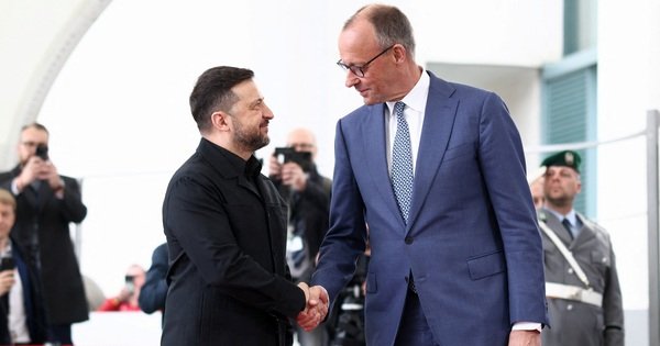 thu-tuong-duc-muon-dua-thanh-ni&ecirc;n-ukraine-ve-nuoc-chien-dau