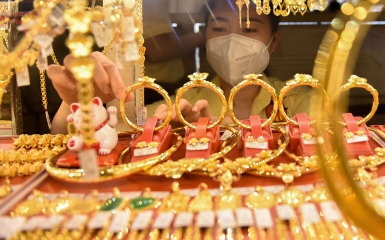 gia-vang-tang-vot-sau-khi-my-va-iran-xem-xet-tai-dam-phan