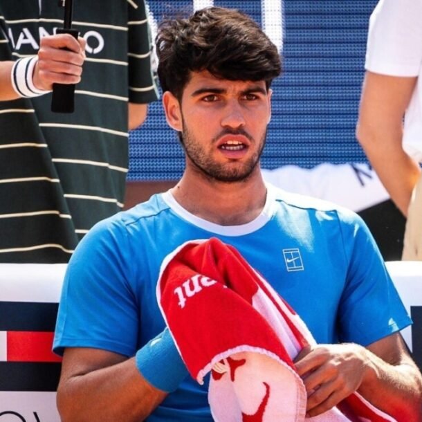 alcaraz-chan-thuong-van-thang-tran-ra-quan-barcelona-mo-rong