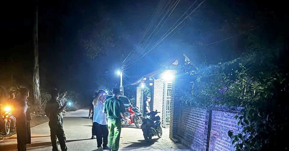 be-gai-5-thang-tuoi-bi-bo-roi-cung-to-giay-'do-hoan-canh-gia-dinh-kho-khan'