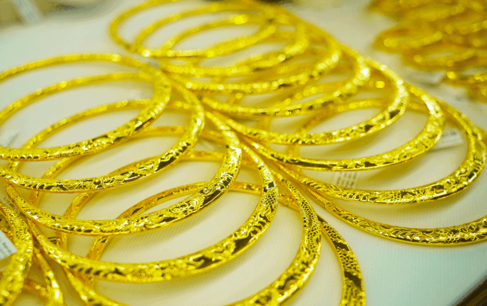 gia-vang-hom-nay-16/4/2026:-mo-cua-sjc-va-nhan-tron-giam-1-trieu-dong/luong