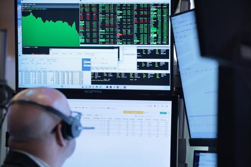 bitcoin-capped-at-$75,000-as-nasdaq-and-s&p-500-fly-to-new-record-highs