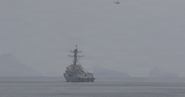 my-&aacute;p-th&ecirc;m-cam-van,-iran-doa-d&aacute;nh-ch&igrave;m-t&agrave;u-my-o-eo-bien-hormuz