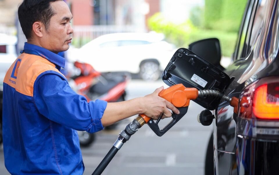 gia-xang-dau-hom-nay-164.2026:-xang-trong-nuoc-co-duoc-dieu-chinh-tiep-chieu-nay?