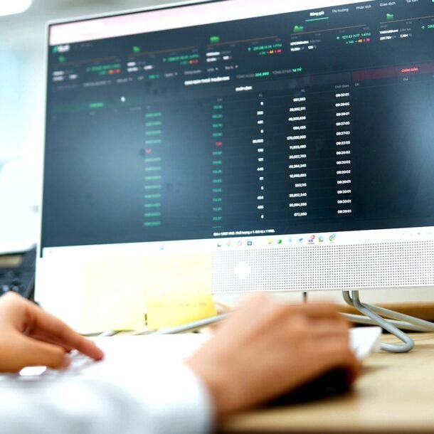 chung-khoan-16-4:-chien-su-iran-tac-dong-ra-sao-toi-loi-nhuan-trung-binh-toan-thi-truong-nam-2026?