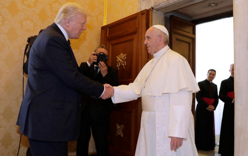 nhung-lan-tong-thong-my-bat-dong-voi-giao-hoang