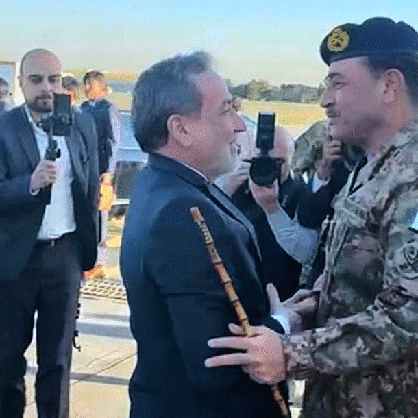 phai-doan-pakistan-co-mat-tai-thu-do-tehran,-mang-thong-diep-cua-my