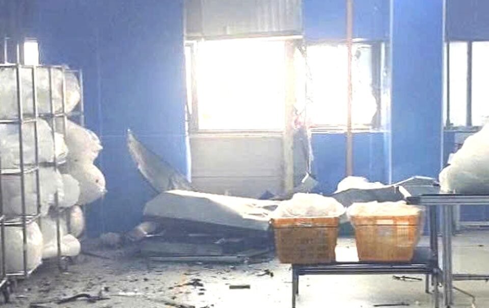 no-may-dieu-hoa-khi-dang-sua-chua,-2-nguoi-bi-thuong