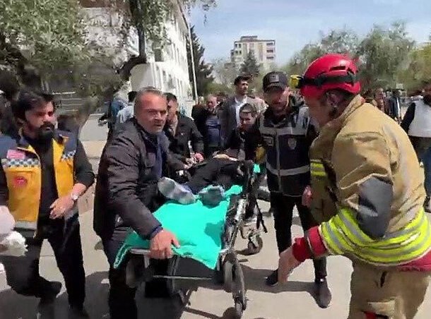 hai-vu-xa-sung-truong-hoc-lien-tiep-xay-ra-o-tho-nhi-ky